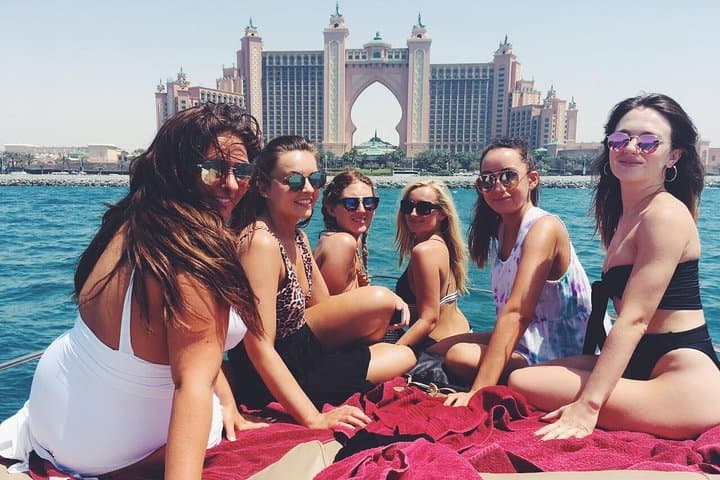 3Hrs private cruise Sea escape: Swim! Tan! Sightsee!