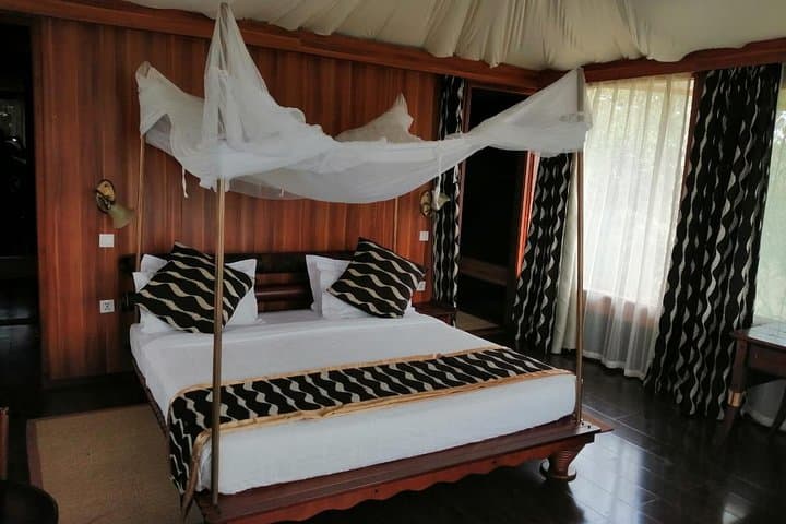4-Day Best Maasai Mara & Lake Nakuru Safari (ECONOMY)