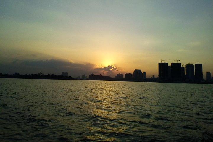 Private Tour to Udong Hill & Sunset Cruise on Mekong River