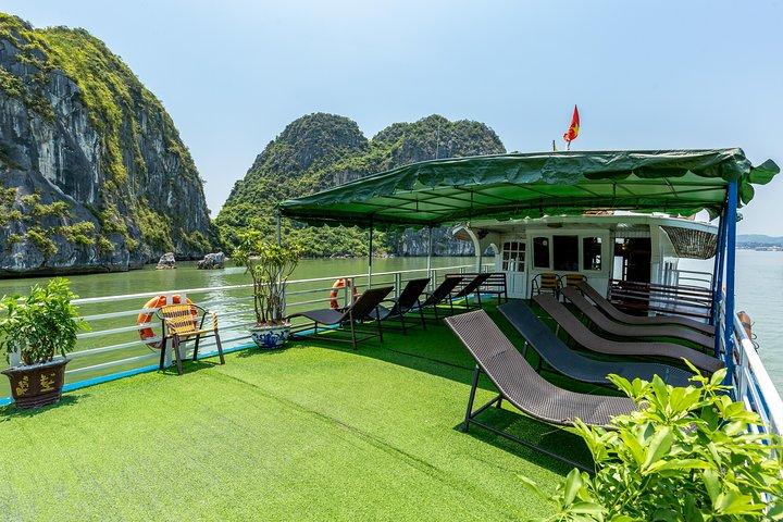 Halong bay Full Day Cruise trip: kayaking, surprise cave, titop island, lunch