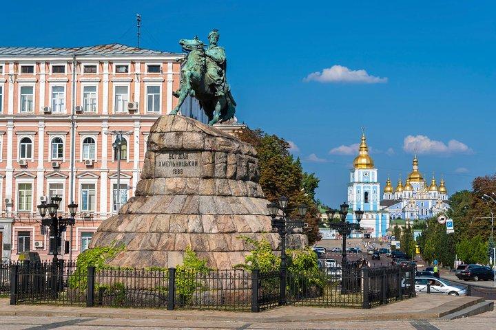 Private Kyiv City Tour by Car with Local Guide