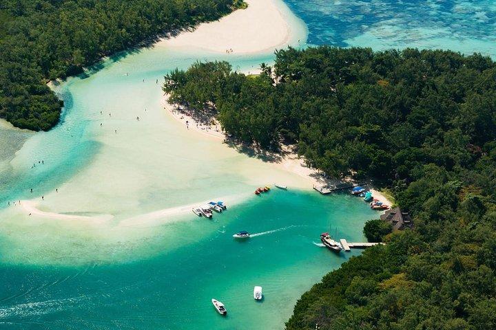 TAXI ONLY to DOLPHIN OR ILE AUX CERFS PARADISE ISLAND MAURITIUS