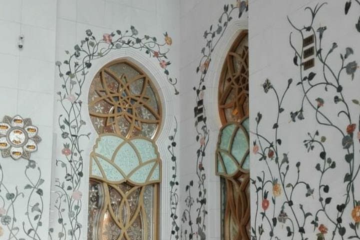 Abu Dhabi tour with Sheikh Zayed Grand Mosque ,and Qasr Al Watan