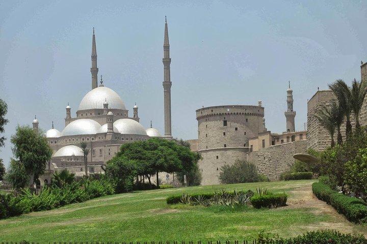 Tour to Pyramids , The Egyptian Museum & Citadel