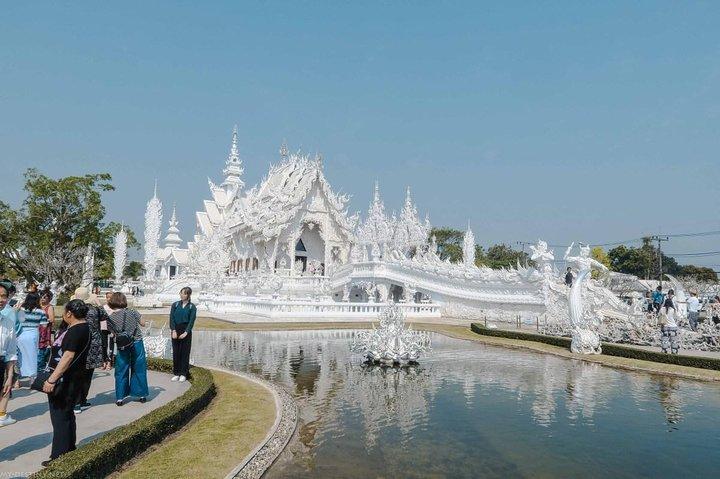 Chiang Rai Highlights Tour: White & Blue Temples and Black Museum