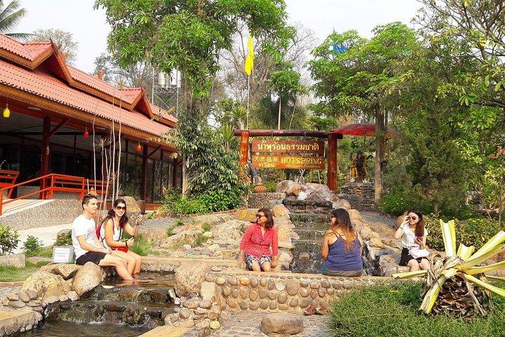 Chiang Rai Highlights Tour: White & Blue Temples and Black Museum