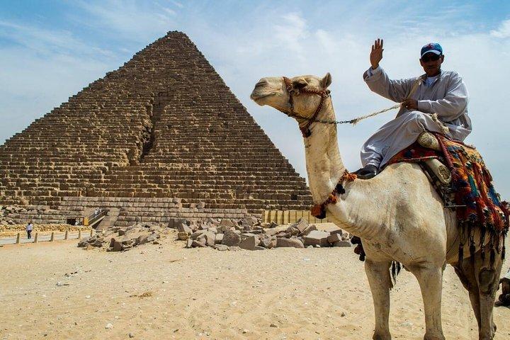 Giza Pyramids and Sphinx Tour With Camel Ride