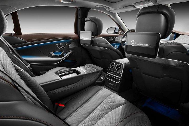 Airport Transfer: Vienna to Vienna Airport VIE by Luxury Car