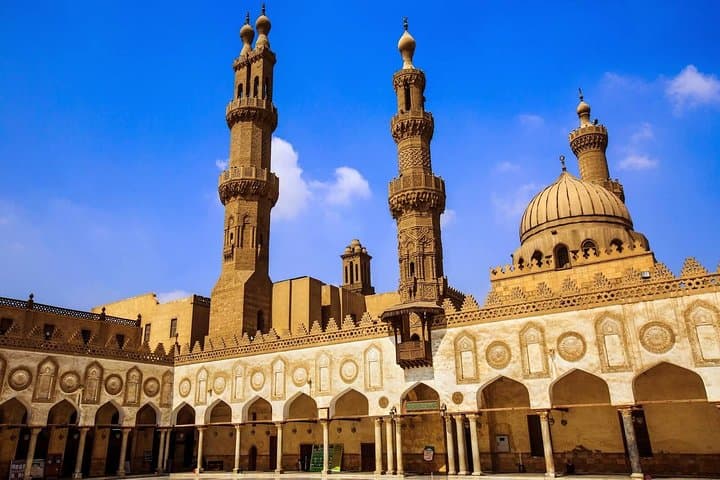 Cairo guide on site Tours visit old mosques & Islamic Cairo