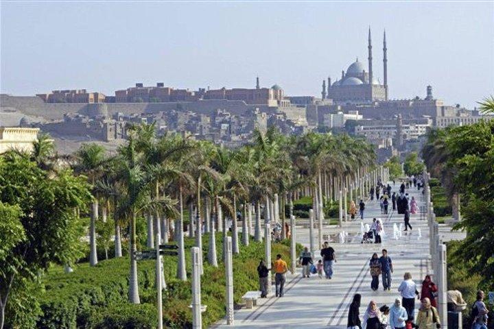 El Moez Street and Al Azhar Park Day Tour in Cairo