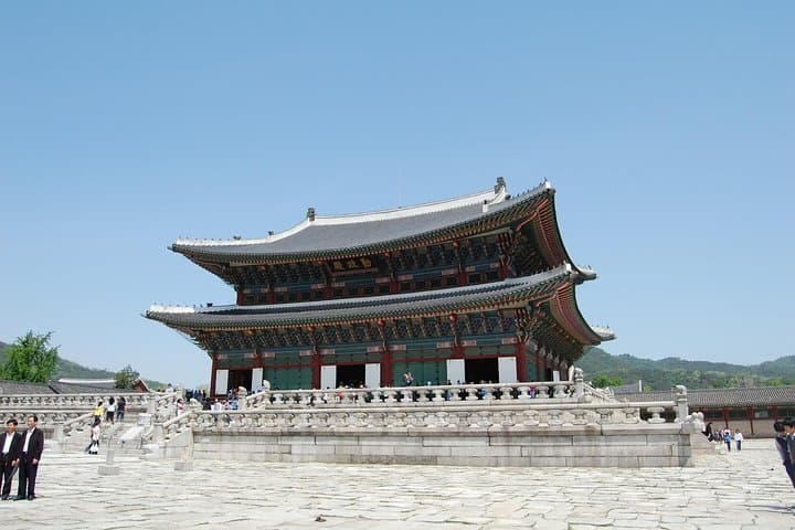 Korean Palace and Market Tour in Seoul Including Insadong and Gyeongbokgung Palace