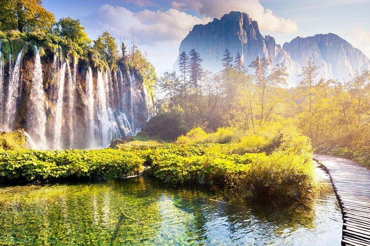 Plitvice Lakes Economy Group Tour from Split or Trogir