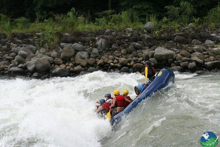 Day Trip to Pacuare River Rafting Class III-IV from San Jose