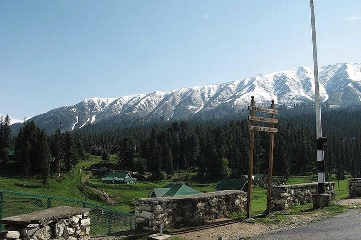 Trip to Beautiful Gulmarg from Srinagar City.