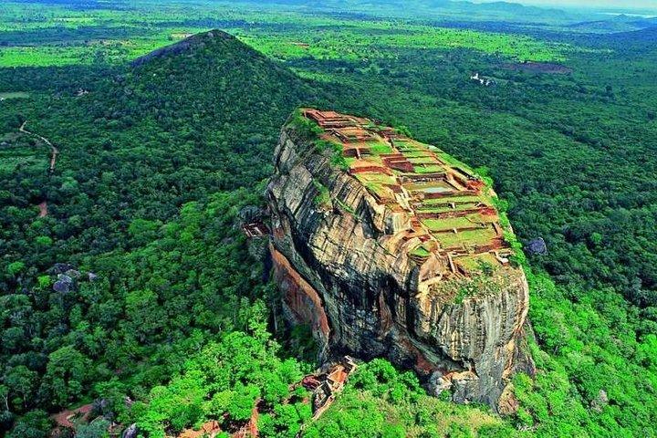 Full-Day Private Tour to Sigiriya and Dambulla