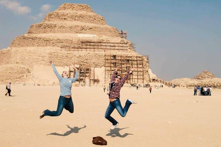 Private Tour: Pyramids of Giza Memphis Saqqara with Lunch