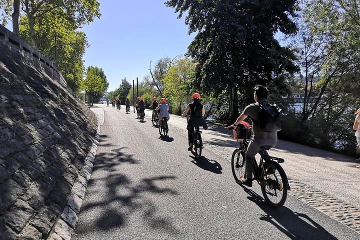 4h Complete Lyon Experience: E-Bike, Food Tasting & Old Town Walk