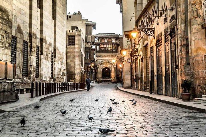 Pyramids of Giza &Sphinx – Citadel – Khan El Khalili – Islamic Cairo Tour