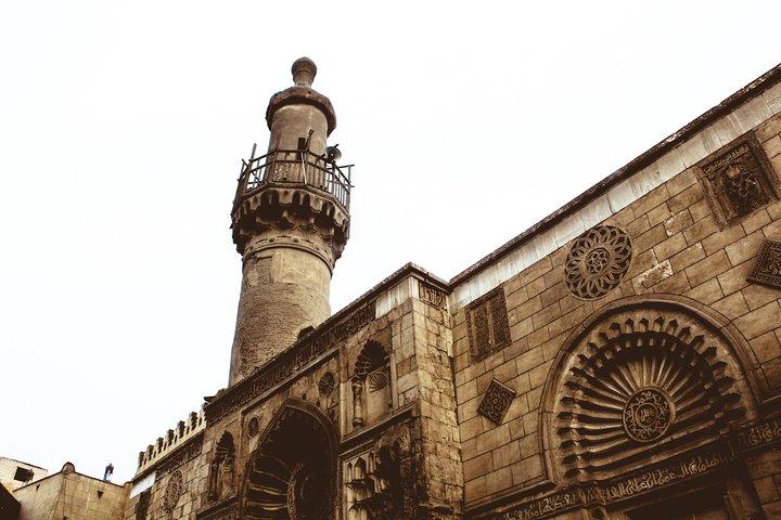 Pyramids of Giza &Sphinx – Citadel – Khan El Khalili – Islamic Cairo Tour
