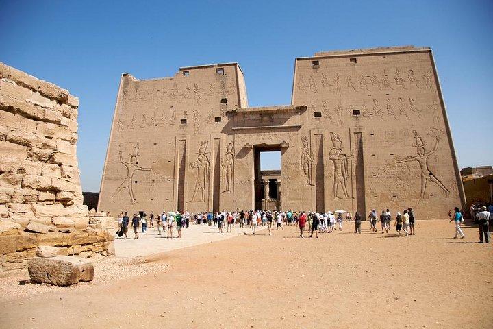 Temple of Medinat Habu and Ramesseum Tour in Luxor