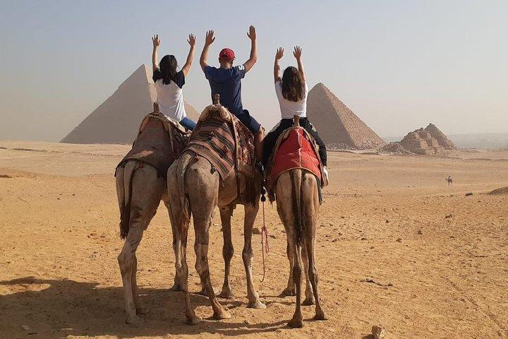 Top rated Giza Pyramids and Sphinx Tour from Cairo Airport