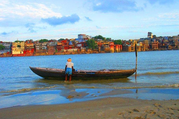 Sunrise in Banaras with Ganga Aarti (2 Hours Guided Walking Tour)