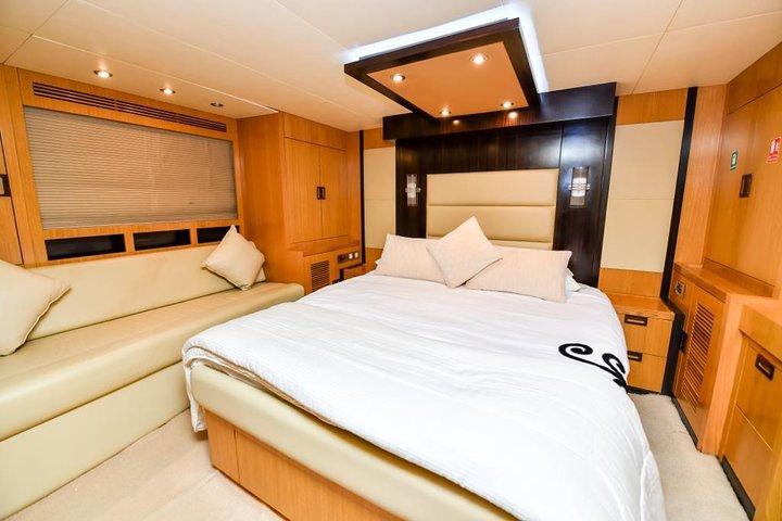 Private Dubai Overnight Stay Aboard Luxury Mini Yacht