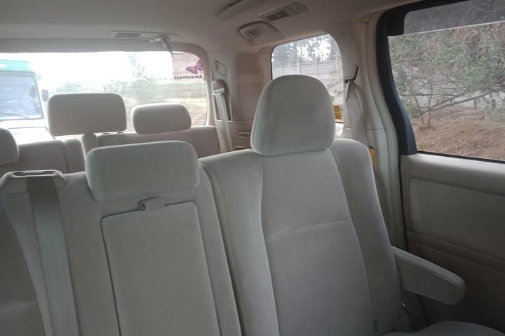 Car and driver hire in Nairobi Private Driver with Comfortable car rental Kenya