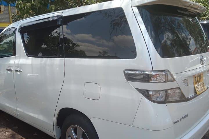 Car and driver hire in Nairobi Private Driver with Comfortable car rental Kenya