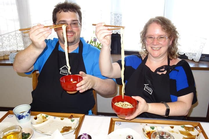 Experience all of Japanese culture and Japanese food experience classes "origami, udon, Japanese food, green tea, calligraphy" in 4 hours