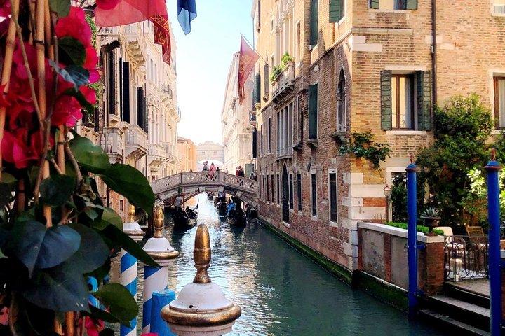 30-min Private Gondola Ride for up to 5 people