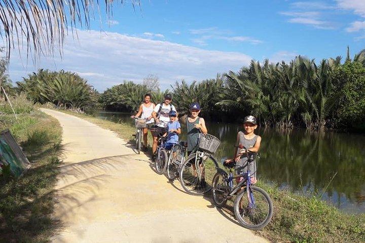 Hoi An Countryside Biking Tour(Vegetable village -basket boat - fishing village)
