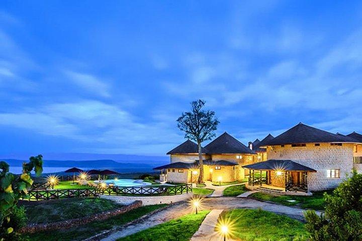 4 Days Wildlife Lodge Safari Tour in Kenya