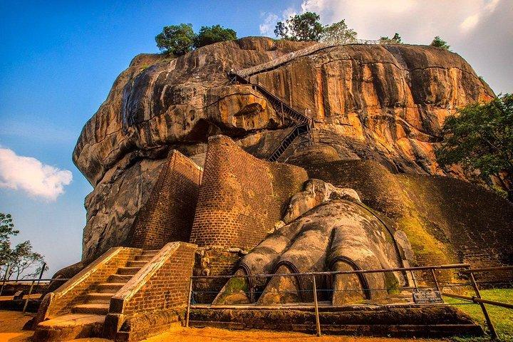 Private Sigiriya & Dambulla Day Tour From Colombo
