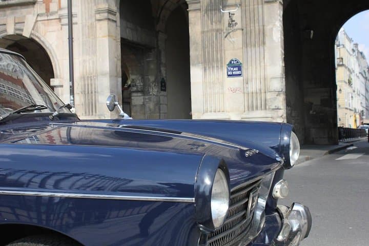 Paris Private Tour in a classic French Peugeot 404