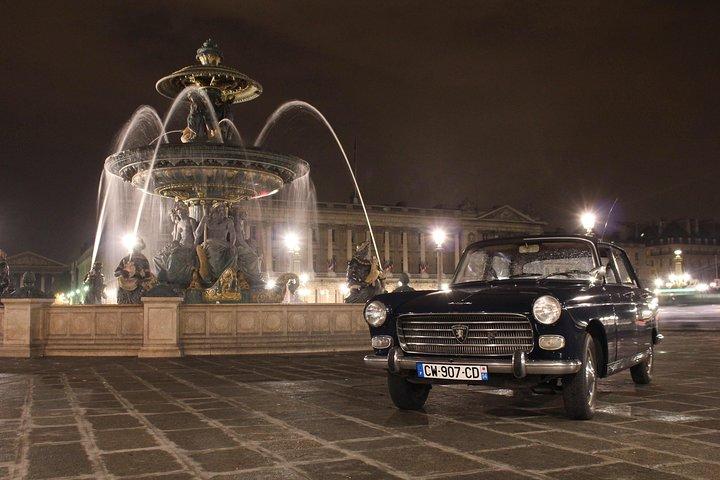 Visit Paris in a vintage car