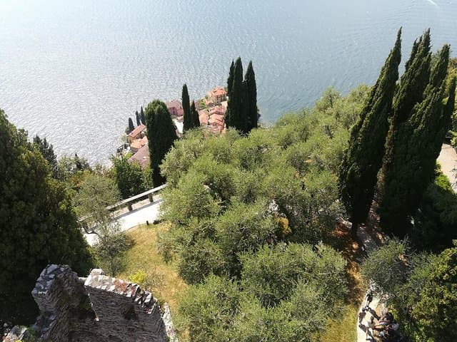 HIKING TOUR: VARENNA, Castle of VEZIO Villa MONASTERO, FIUMELATTE