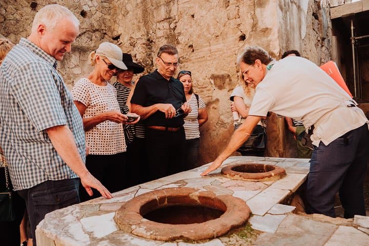 Pompeii and Herculaneum small group tour - skip the line