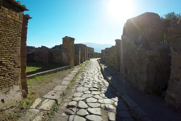 Private Mt Vesuvius and Pompeii with Lunch and Wine Farm Experience