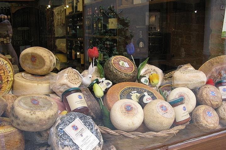 Pienza and Montepulciano by Tuscan Hills from Rome Private Tour