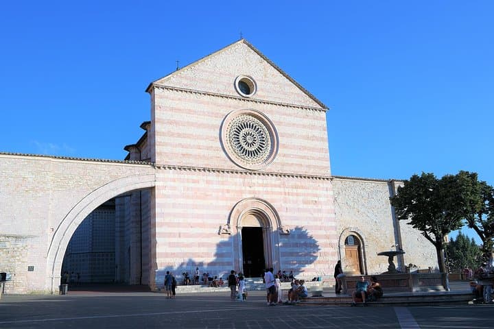 Assisi from Rome - Private Day Tour with Luxury Car