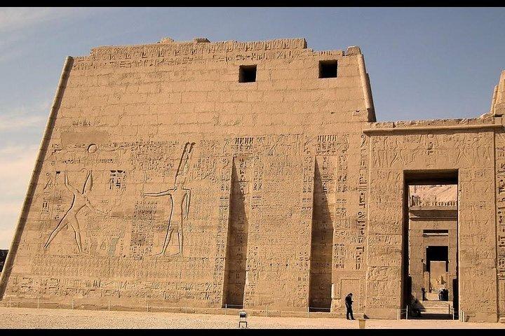 Private Luxor Excursions Visit Habu temple Valley Of Workers & Queens