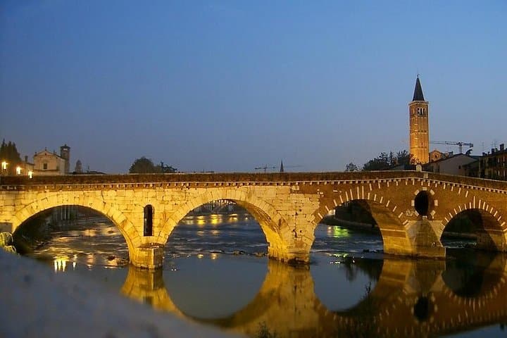 Verona & Lake Garda with Boat Cruise: Full-Day Tour from Milan