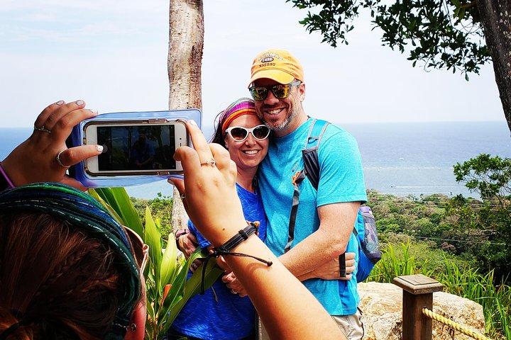 Roatan Monkey and Sloth Tour with Chocolate and Rum Factory