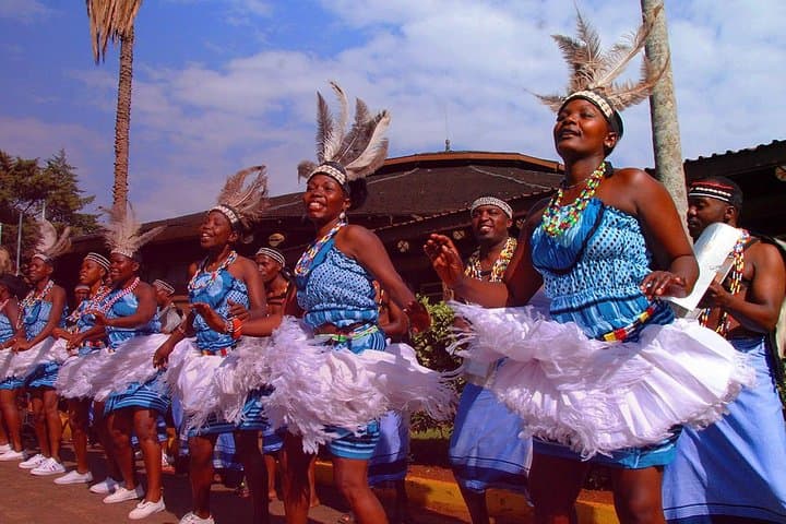 Nairobi Cultural Guided Tour: Kibera Slums &Bomas cultural dances