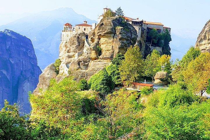 Unforgettable Delphi and Meteora PrivateTour All Inclusive