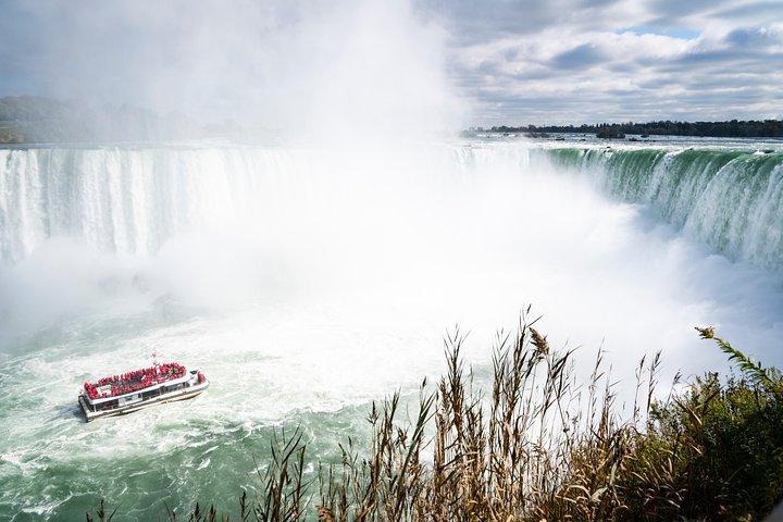 FROM TORONTO: Niagara Day Tour w/ Niagara on the Lake & Boat Ride