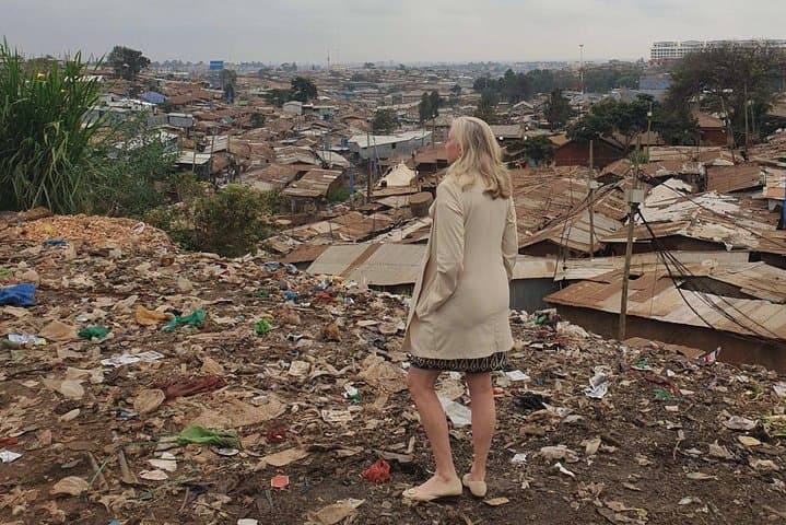 Kibera Slums and Stedmak Gardens Animal Park Guided Day Tour in Nairobi