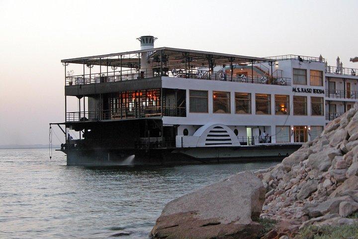 Cairo dinner Cruise with Belly dancer show