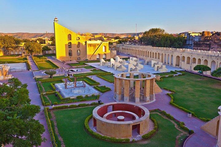 Jaipur City Palace,Hawa Mahal and Jantar Mantar Private Tour